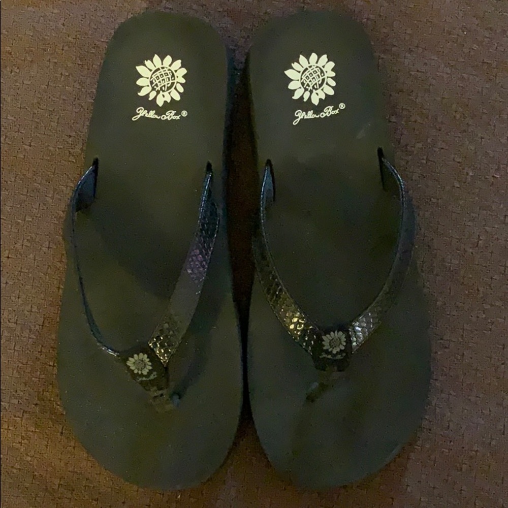 Flip flops.
